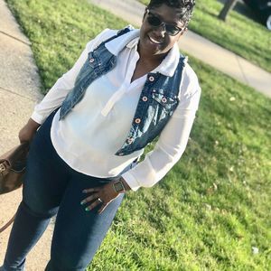 Meet your Posher, Ebony